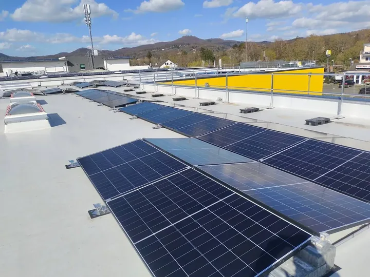 PV-Anlage · Gewerbe-Flachdach